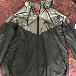 Sporty Nike Wind-Breaker